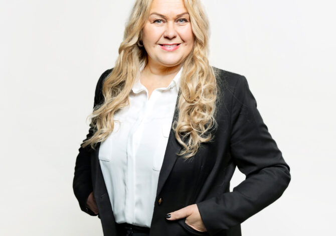 Marie Ahola kiinteistönvälittäjä